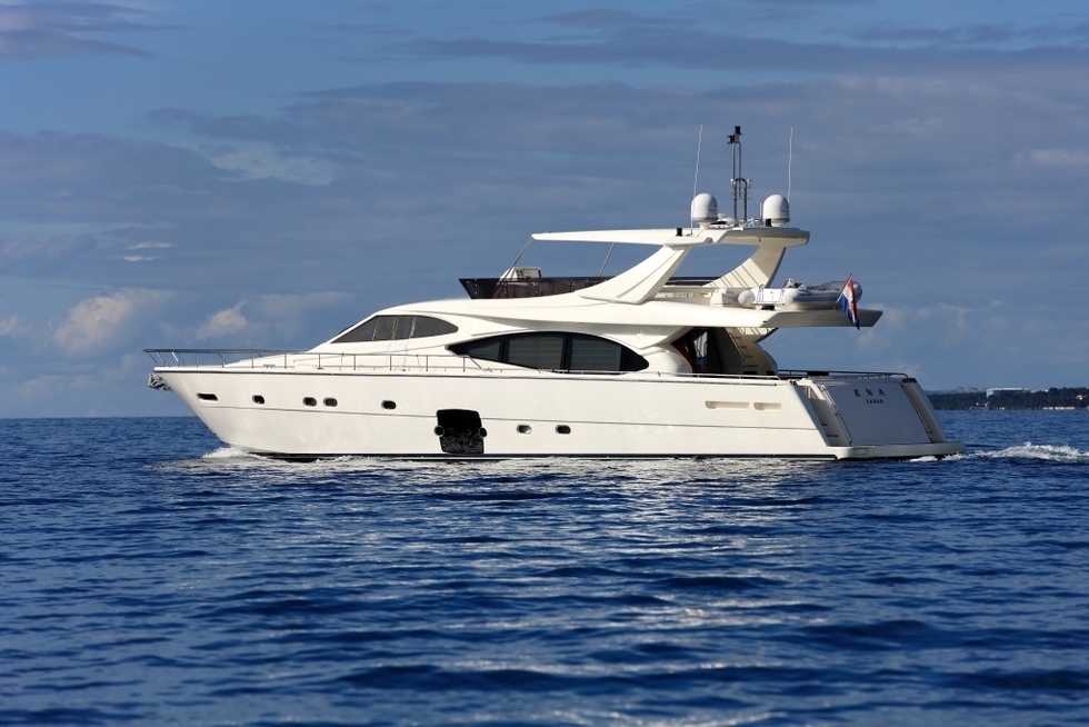 ferretti yacht 780 price