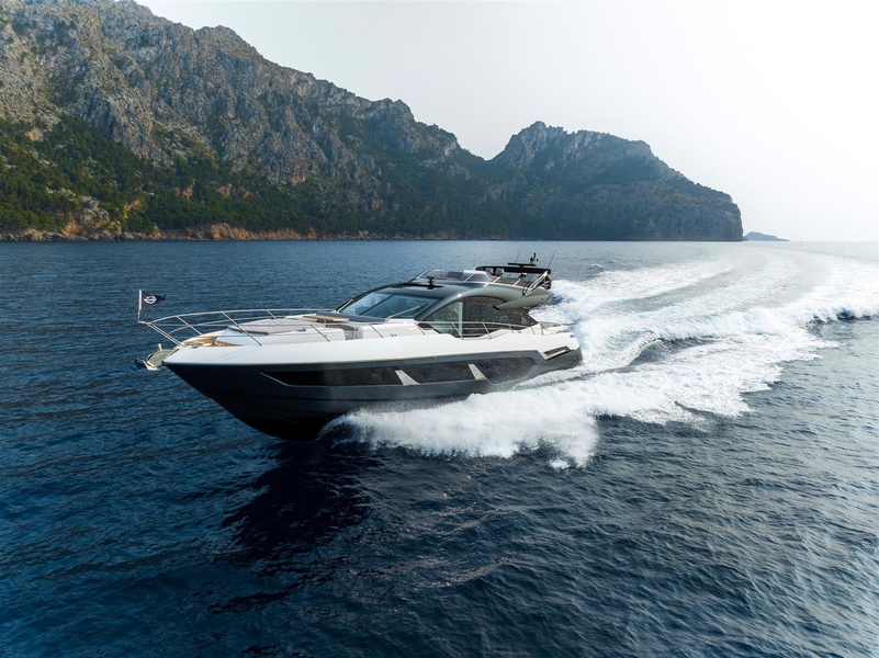 Sunseeker 75 Sport Yacht