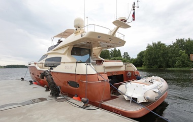 Ferretti 690
