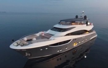 Monte Carlo Yachts 105 (2016)