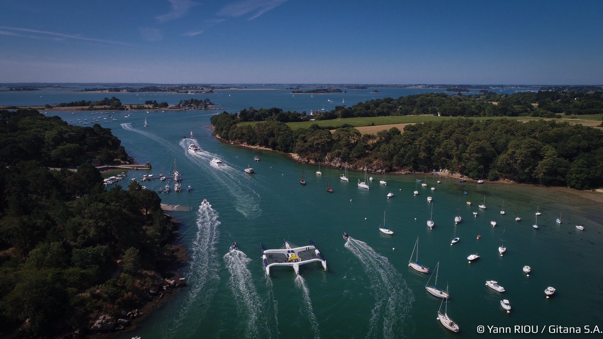 Big ship, big foils.