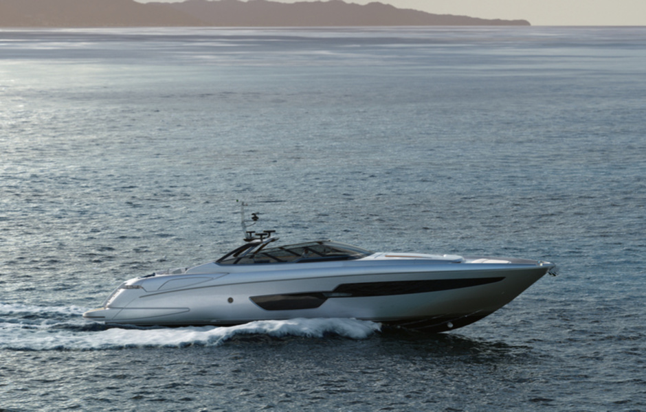 Ферруччио Росси, глава Ferretti Group, назвал "Майами" революционным проектом в стратегически важном сегменте рынка — суда от 80 до 90 футов в длину