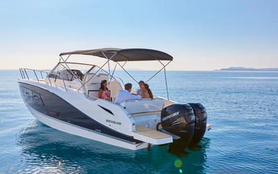 Quicksilver Activ 875 Sundeck