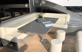 Pershing 64