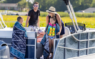 Hurricane FunDeck 2260