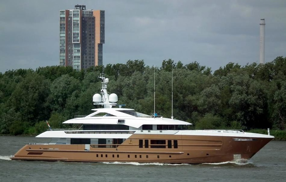 Heesen Azamanta в стальном корпусе типа Fast Displacement от Van Oosanen