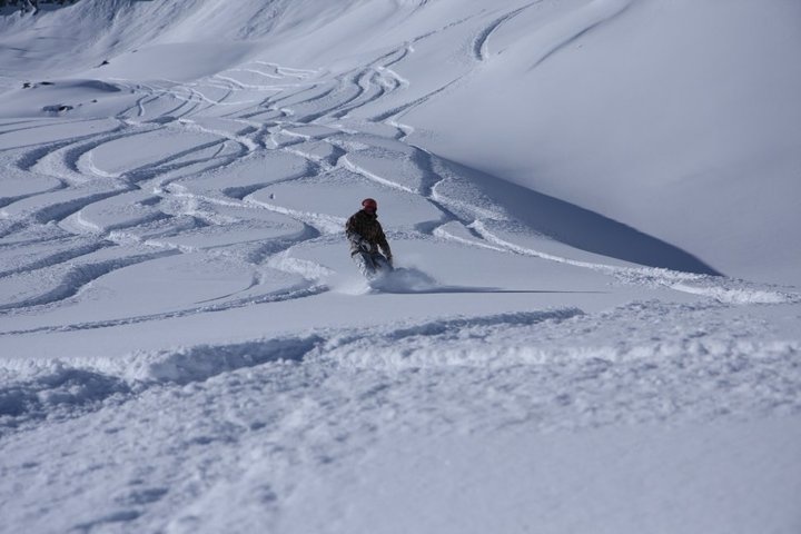 The main task in puffy snow is not to brake.