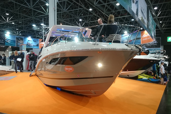 Sundancer 290: круизер-боурайдер от Sea Ray