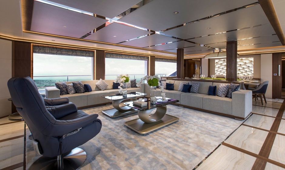 Maybe 398 gross tonnes is not a record for a boat of this size, but the strength of Majesty 140 is different. For example, in the elegance and refinement of interiors.