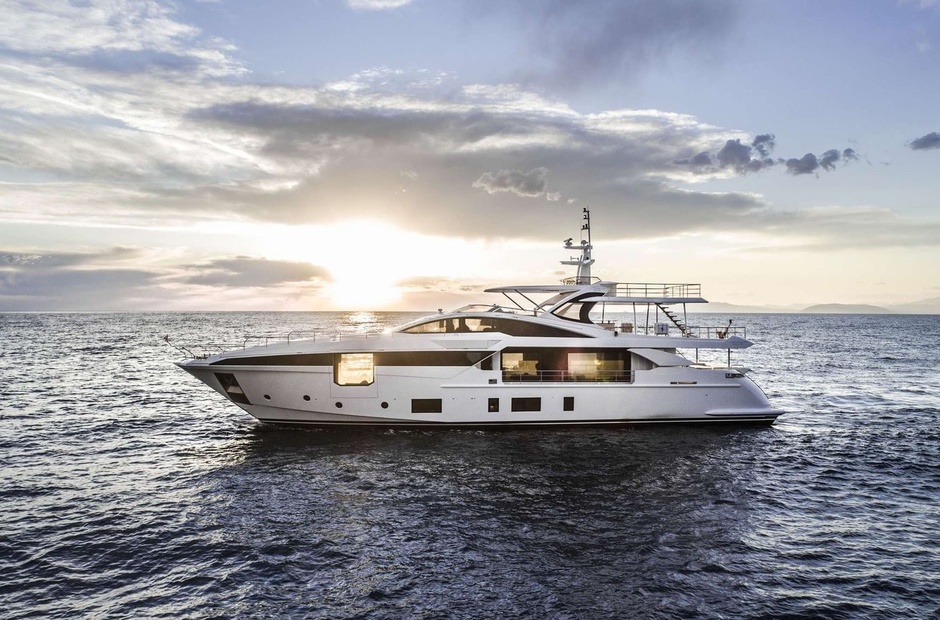 Azimut Lady Lau