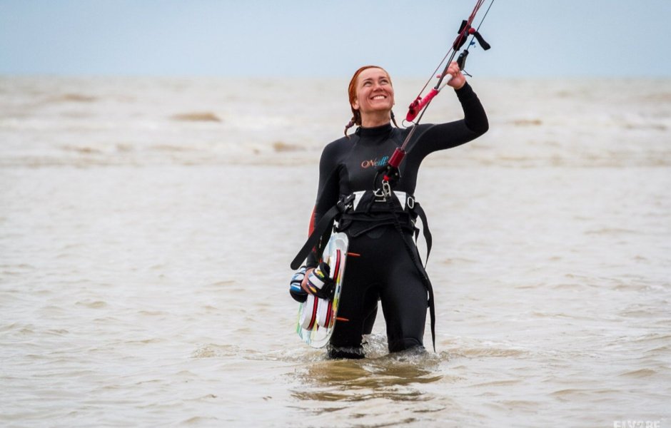Piloting is an obligatory stage of kitesurfing training.