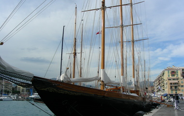 Camper & Nicholsons  Creole