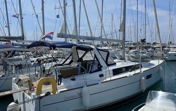 Beneteau Oceanis 38 (2015)