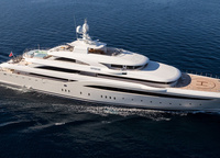 Unlike the first two heroines, the 85-metre O'Ptasia with its steel case and aluminium superstructure has so far only been an award nominee, not a winner. As the flagship of the Greek shipyard Golden Yachts, it is designed to please the spaciousness and comfort. The same number of guests - 12 people - will enjoy the pool and Jacuzzi, the spa and massage room, the gym and the open bar ... As they say, 33 pleasures!