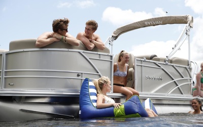 Sylvan Mirage Cruise 820