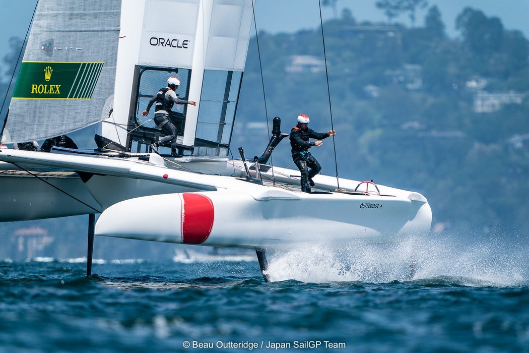  «In the last race we had a software failure that shows us on the screen when to start, the boundaries of the race distance and a diagram of our position on the distance, so we went virtually blind»,