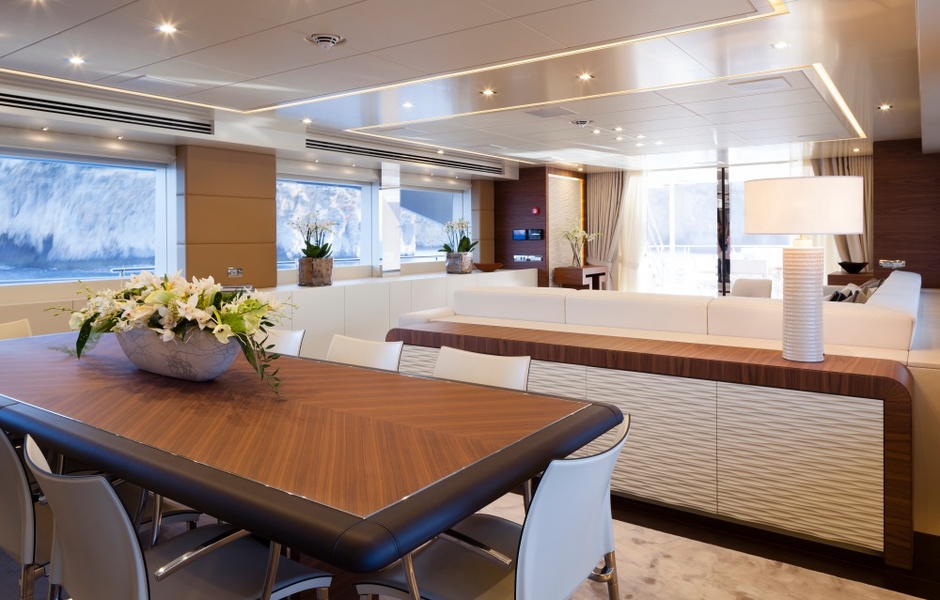 Интерьеры 45-метровой яхты Amore Mio от Heesen, в брифе которой указывалось желание владельца получить в итоге "домик у моря"