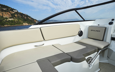 Bayliner VR5 Cuddy Outboard