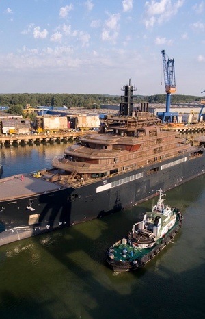 To a great ship - a great voyage