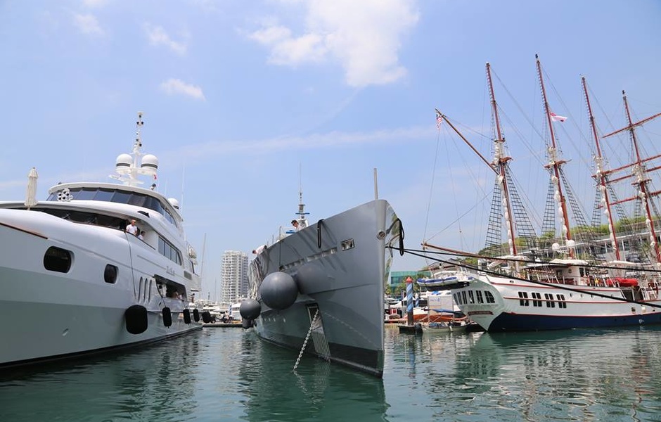 Звезды шоу: в центре — 50-метровая яхта Exuma от Perini Navi, справа — Royal Albatross.