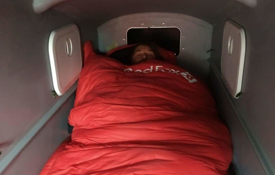 The strong excitement of the Konyukhas waits in the cabin, if possible, strapped to the bunk, so that he would not be thrown against the wall. He sleeps a little - 20-30 minutes each.