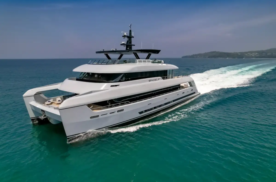 SilverYachts Space Cat