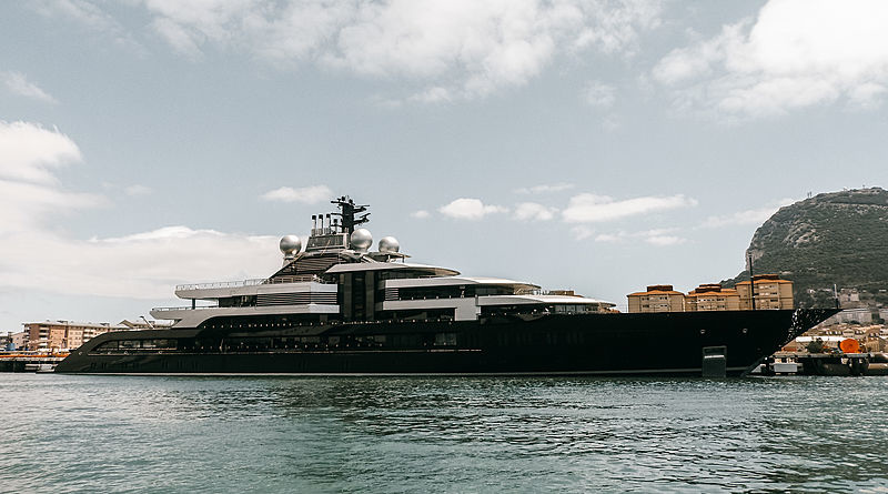 Lurssen Crescent