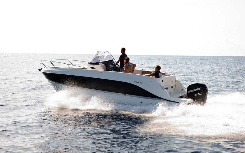 Quicksilver Activ 805 Sundeck